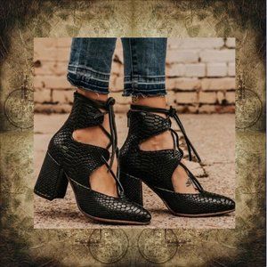 Freebird Joyce Black Snake Size 11